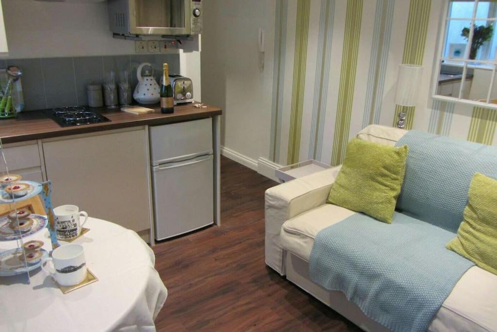 Between Piers, The Stylish Studio Flat In Cannon Place Brighton Bagian luar foto